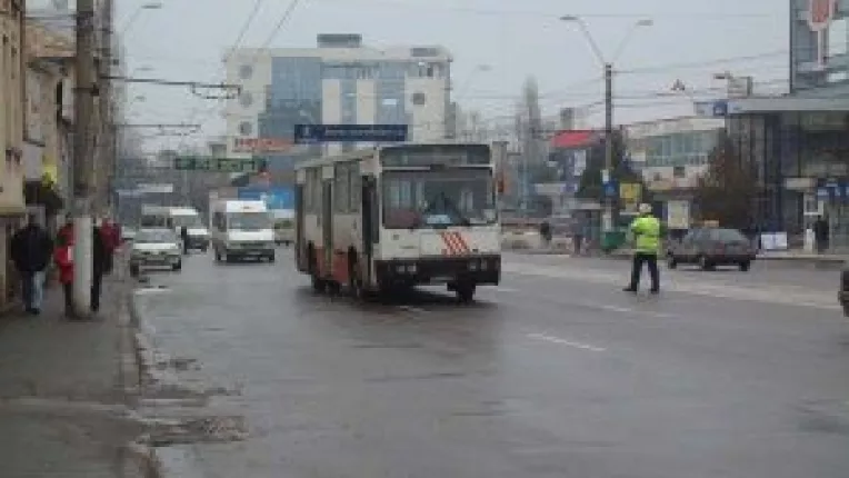 "102", reinnoit cu autobuze second-hand