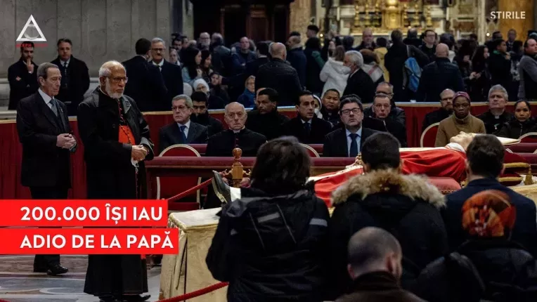 200.000 de oameni ii aduc un ultim omagiu Papei Benedict al XVI-lea