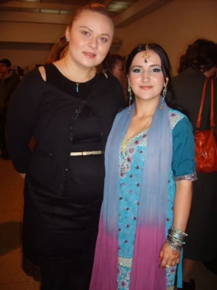 Adela Manolache, Make-Up Artist: "Am facut gratis machiaje cu tematica asiatica, la Sala Dalles!"