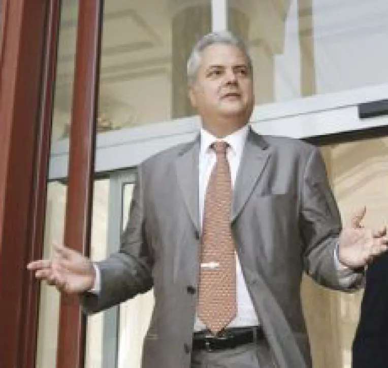 Adrian Nastase: Basescu vrea sa acopere ultimele scandaluri
