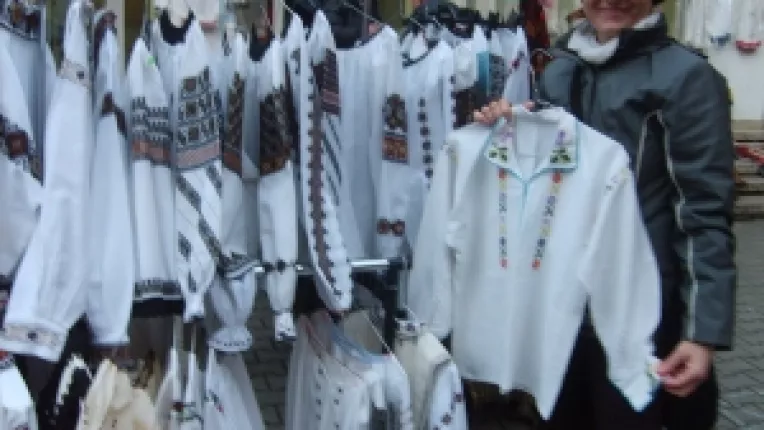 

Adriana Hojbota din Suceava: "Camasute de fete si de baieti, braie si chimire, la targul Piata Taraneasca!"