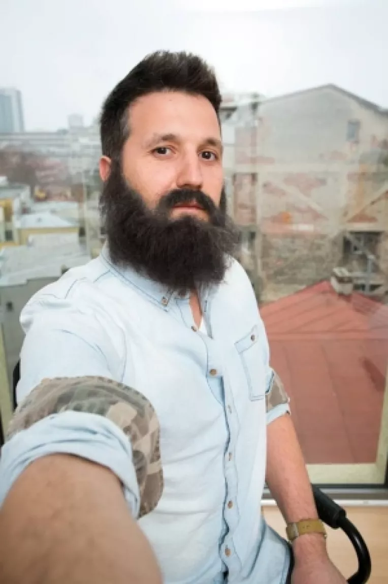 Andi Moisescu si-a lasat barba de calugar!