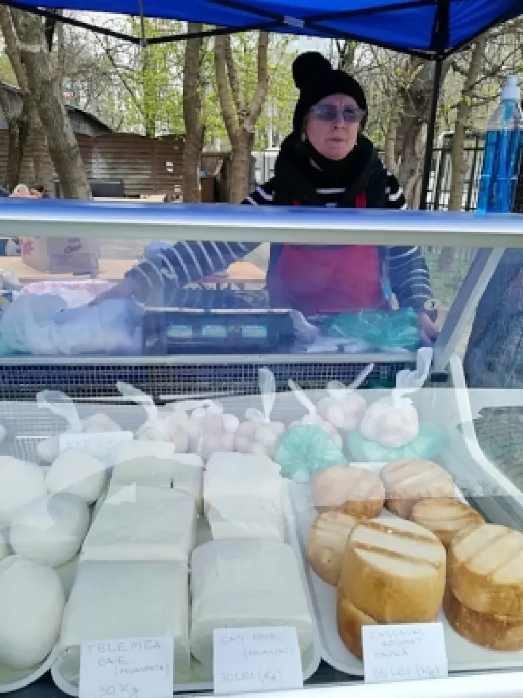 Anisoara Soare, producator traditional: Avem cas, telemea de capra si de oaie si cascaval afumat!