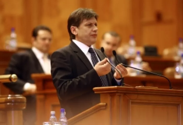 Antonescu: Daca nu aduc documente, voi actiona in instanta ONG-urile care m-au acuzat de coruptie