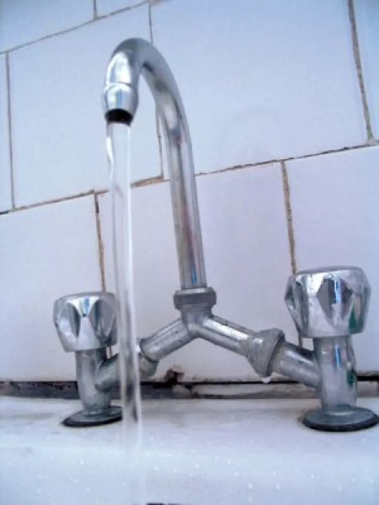 Apa rece va "usca" buzunarele galatenilor