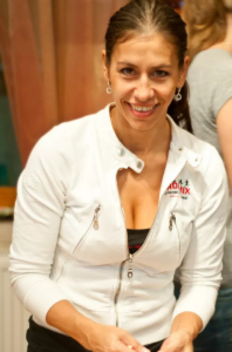 Aura Calina, care promoveaza un stil de viata sanatos, a implinit 40 de ani