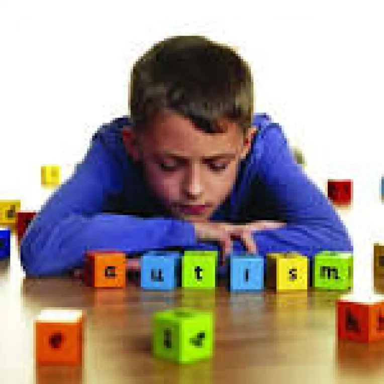 Autismul poate fi detectat inca de la nastere cu testul genetic REALITY