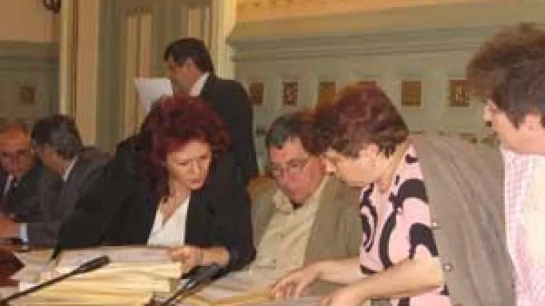 Autoritatile si-au luat firma sa le explice termenii bancari. Creditul, expertizat pe bani publici