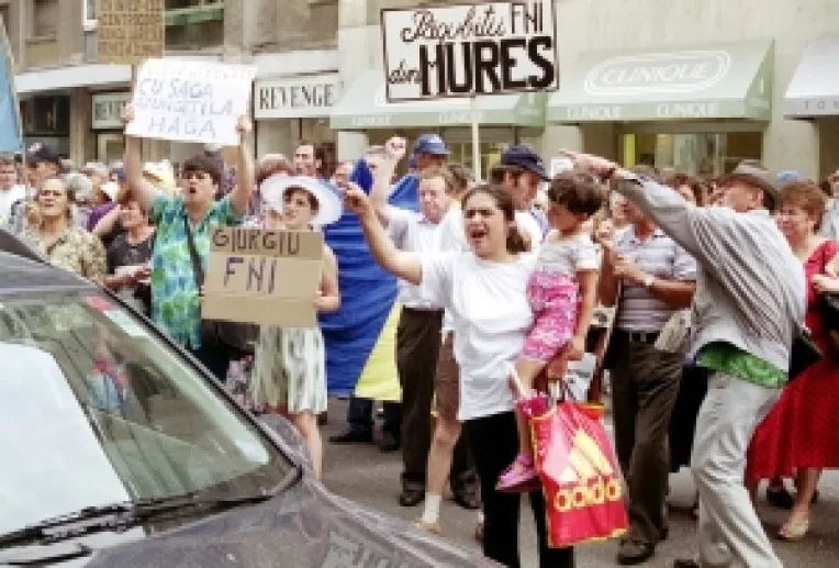 AVAS da banii inapoi pagubitilor FNI