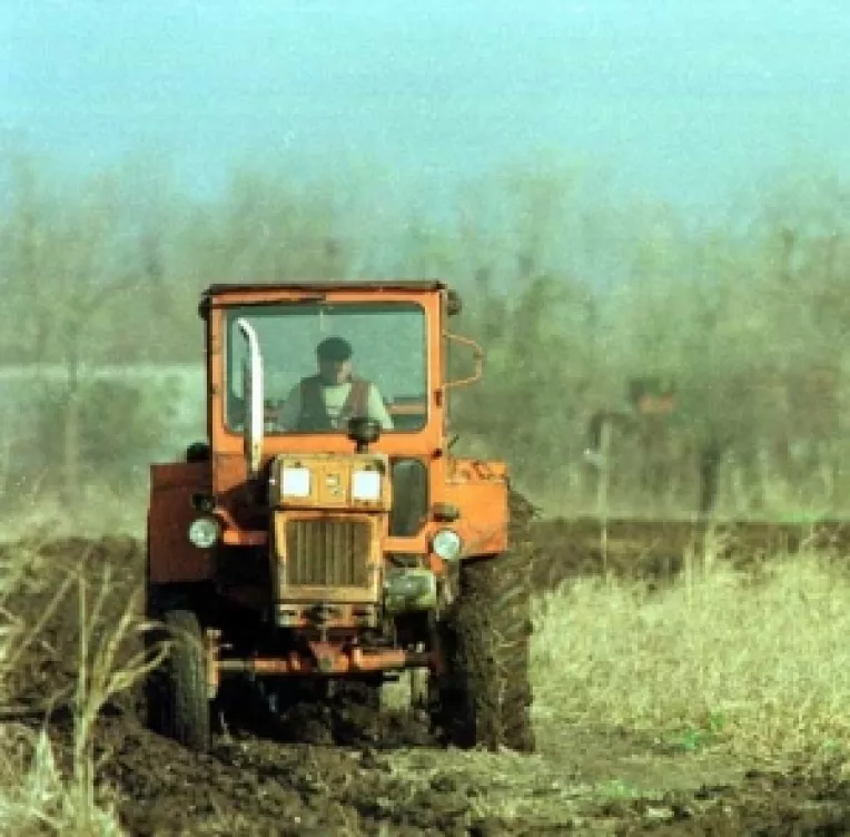 Banii din privatizari merg la agricultori