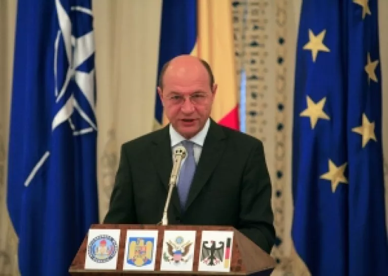 Basescu a semnat referendumul pentru uninominalul. Guvernul vrea sa-si asume raspunderea