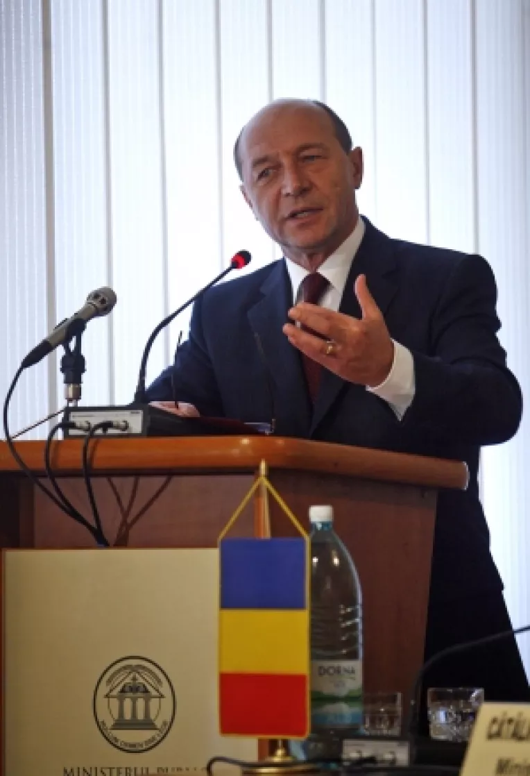 Basescu: Comisia pentru patrimoniu trebuie sa gaseasca solutii care sa fie transpuse apoi in legi