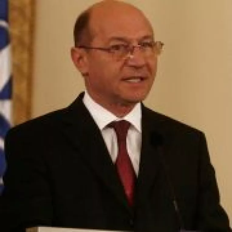 Basescu: "Guvernul sa actioneze si sa nu mai astepte analiza Comisiei Europene in ceea ce priveste capitalizarea CEC"