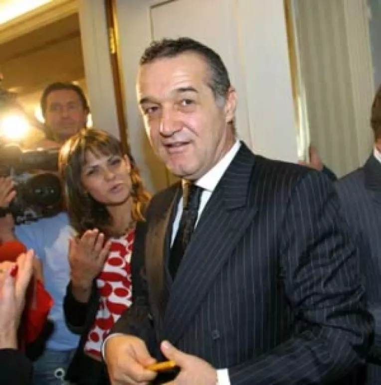 Becali a identificat principiul de campanie: &#8222;In slujba crucii europene&#8221;