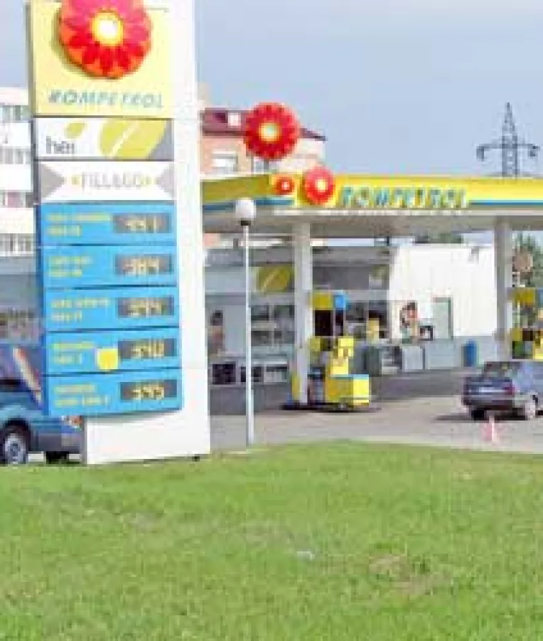 Benzina Rompetrol, mai scumpa cu un ban pe litru