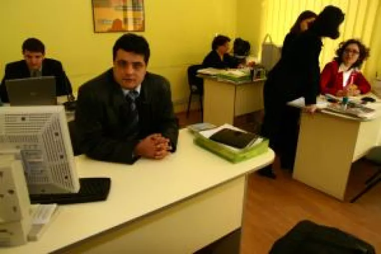 Birourile de credite au impanzit Craiova. Profit din brokeraj bancar