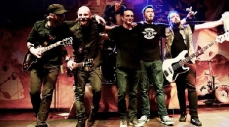 Blestem pentru trupa Colectiv: membrii formatiei au mai trecut printr-un incendiu, in 2012