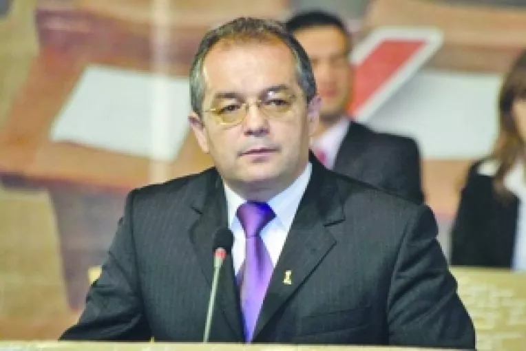 Boc nu exclude discutiile despre majorarea pensiilor
Ordonanta care ingheata salariile se aplica pana la sfarsitul anului