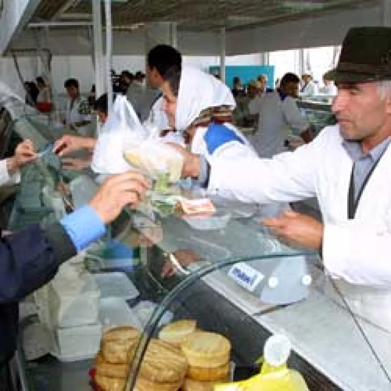 Branza de Sibiu, chisca si toba de casa raman pe piata