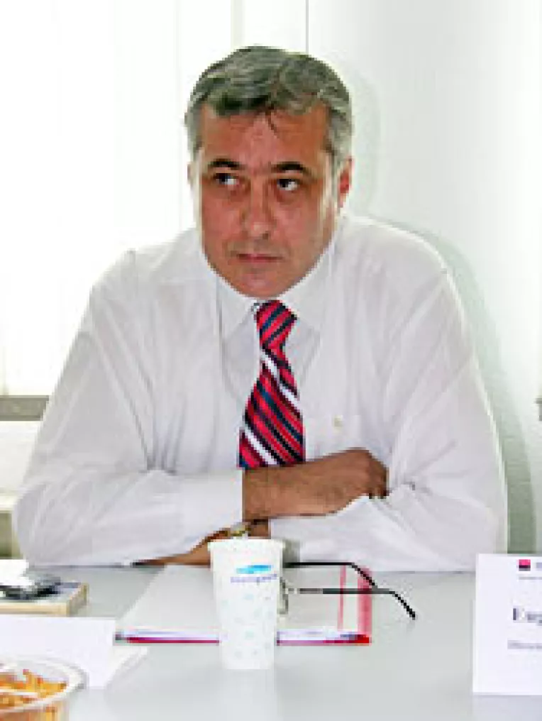 BRD ofera tranzactii bancare de pe telefonul mobil