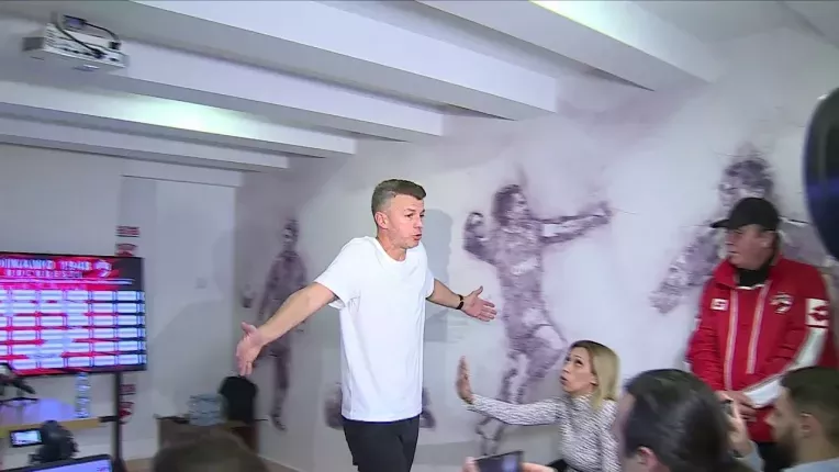 Burca si-a facut praf jucatorii: "Sa le fie rusine! Sa isi rezilieze contractele!" Cinci dati afara