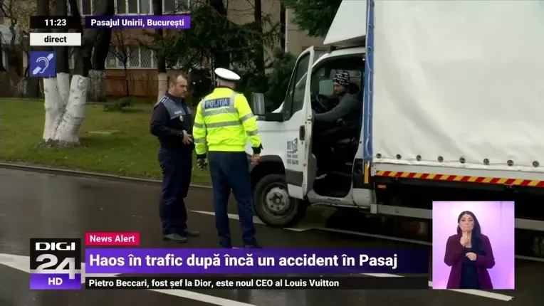 Camionul blocat in Pasajul Unirii a fost scos. A fost nevoie ca rotile masinii sa fie desumflate