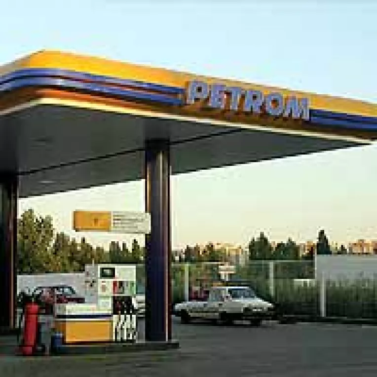 Carburanti mai ieftini la Petrom