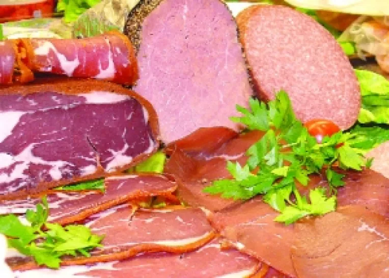 Carnea si preparatele din carne, mai scumpe de Sarbatori