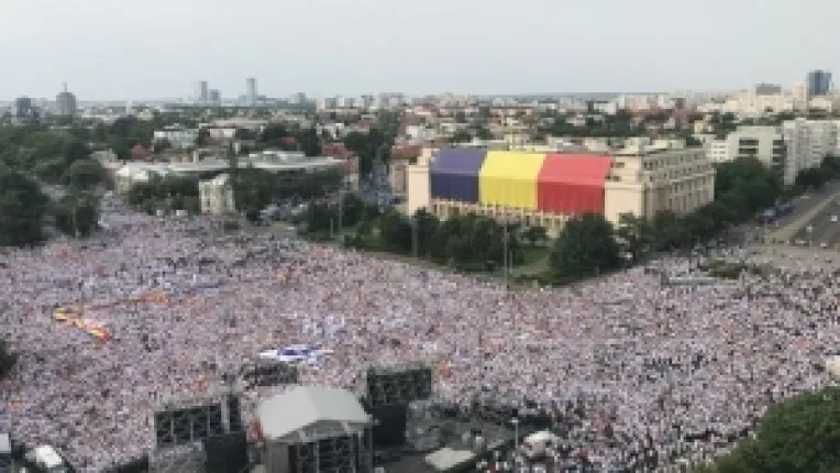 Cati oameni au participat la Mitingul PSD in alb in Piata Victoriei?