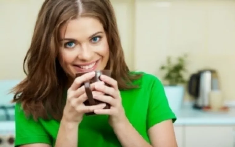 Ceaiul verde ajuta la scaderea tensiunii arteriale si stimuleaza creierul, imbunatatind concentrarea si memoria 