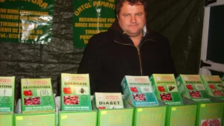 Ceaiuri, tincturi, siropuri si alifii, la standul fitoterapeutului Tirban Marius Gheorghe
