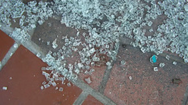 Cei care proceseaza deseuri de sticla primesc ajutor de la stat