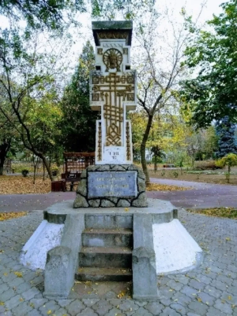 Cel mai vechi monument din Calarasi: CRUCEA MARINARILOR