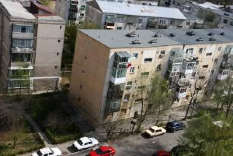 Cererea de case bate oferta