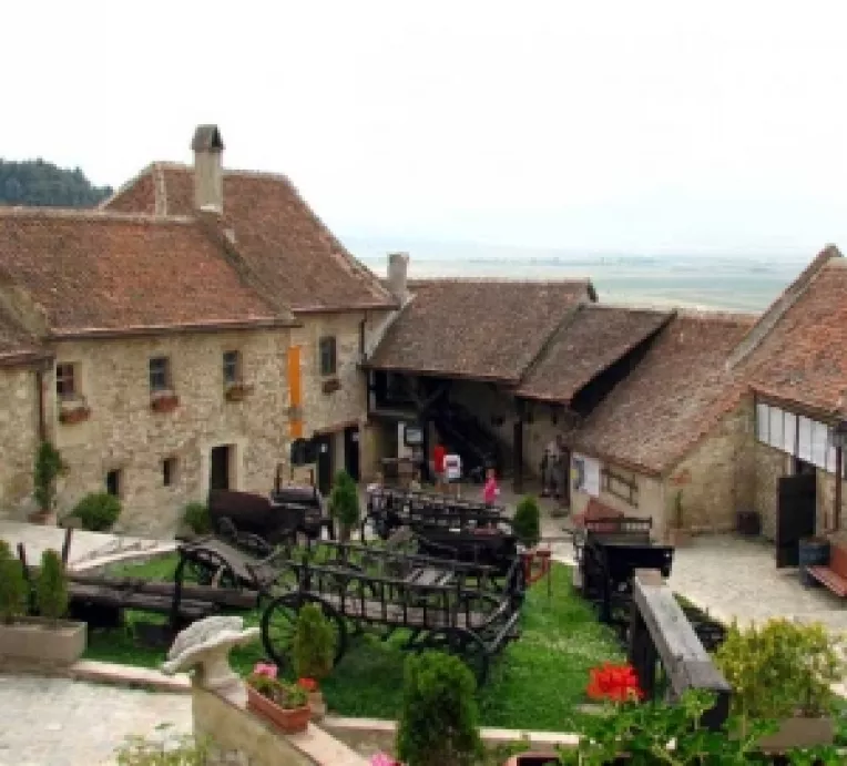 Cetatea Rasnov, pe mana unui italian mort