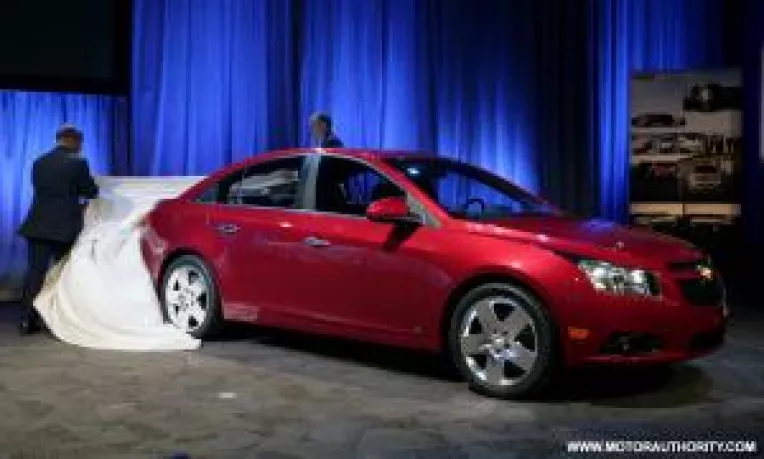 Chevrolet Cruze debuteaza