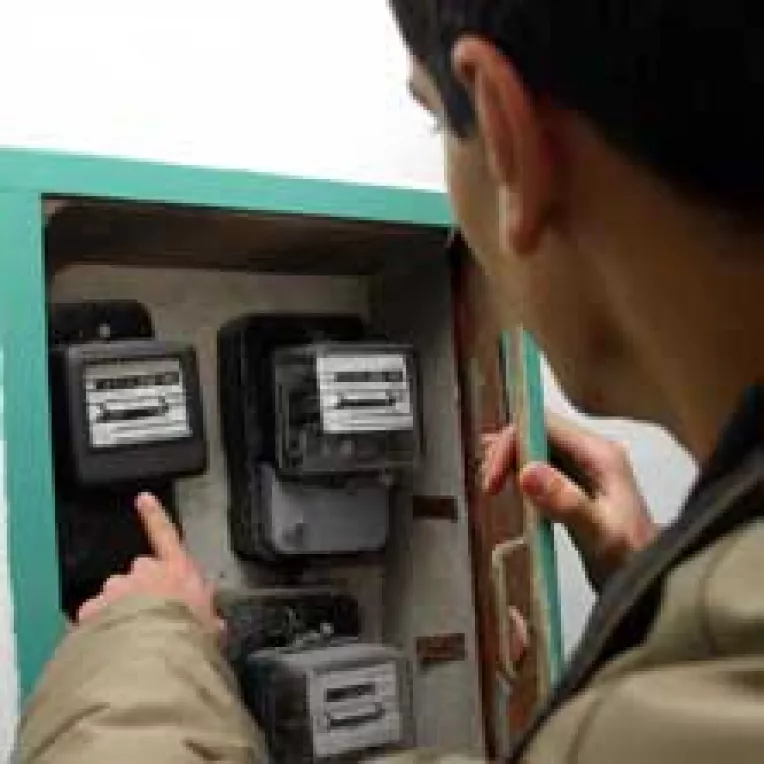 Clauze in favoarea consumatorilor la contractele de gaze, curent, telefonie, TV