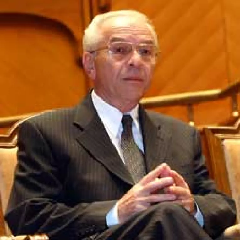 Coalitia pregateste schimbarea lui Vacaroiu din fruntea Senatului