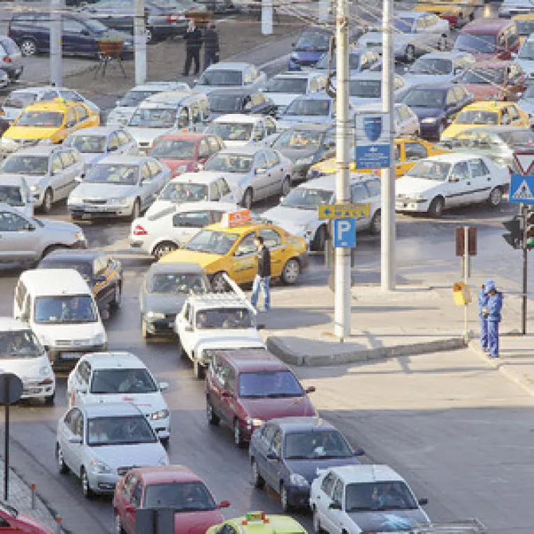 Comisia Europeana cere autoritatilor romane sa modifice urgent legea taxei auto