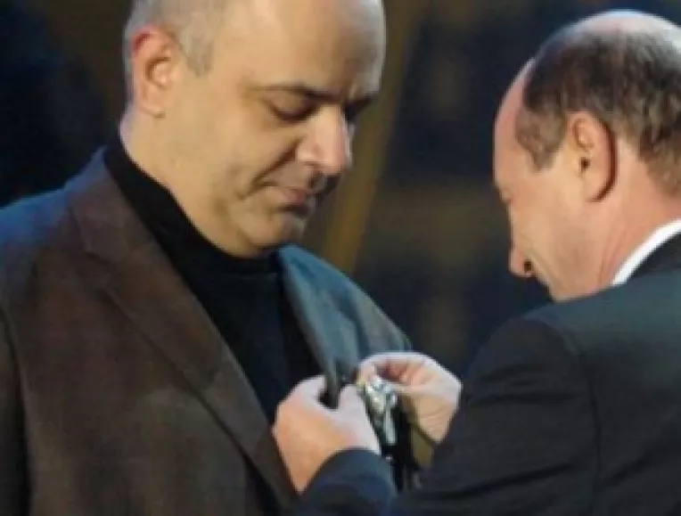 Conflictul dintre Basescu si Arafat, prezentat in versuri pe facebook