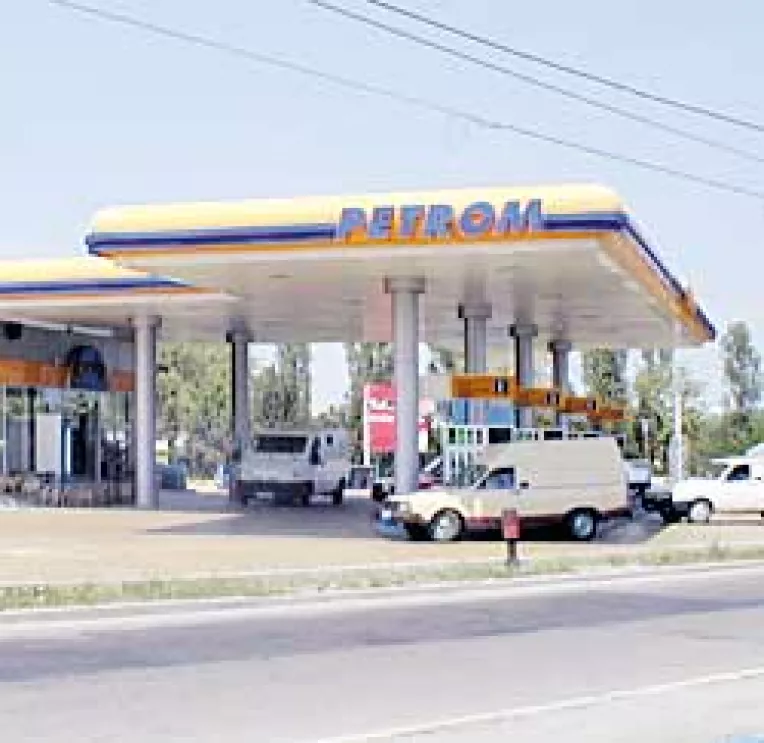 Contractul dintre Petrom si Rompetrol Rafinare, analizat de Consiliul Concurentei