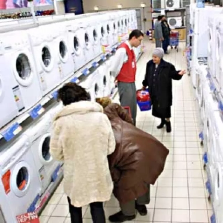 Creditele accesibile cresc vanzarile de electrocasnice, mobila si masini