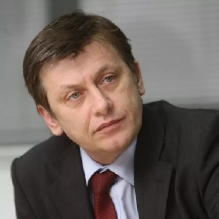 Crin Antonescu e ingaduitor cu adversarii sai din PNL, Campeanu si Patriciu