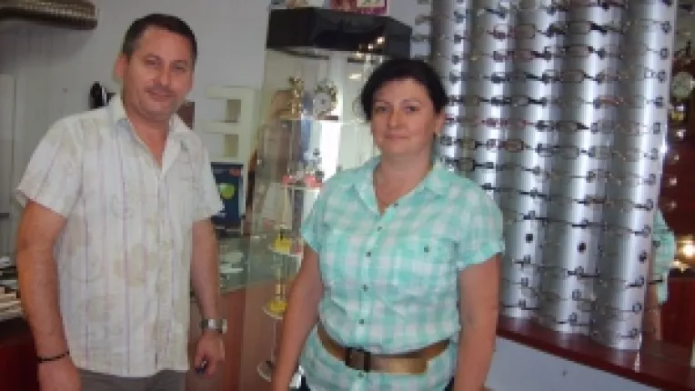 Cristina Paraschiva, firma Androx Art: "Rame de ochelari la preturi avantajoase!"
