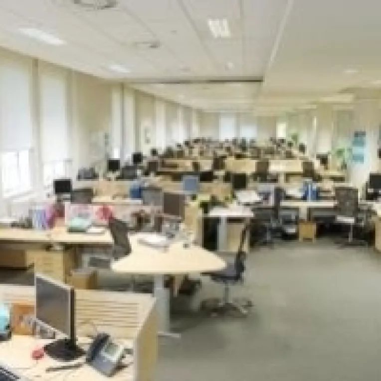 Criza ingheata piata spatiilor comerciale