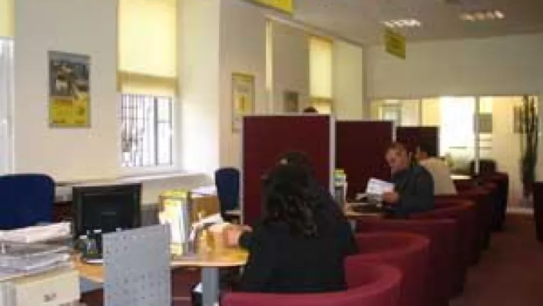 Cum scapam de bancnotele din vechea emisiune?. Banii vechi pot fi schimbati si in ianuarie