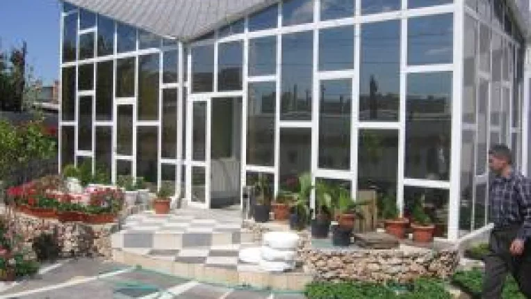 Cum vin banii din flori si iarba verde