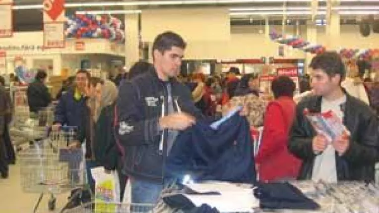 Cumparator de meserie. Spion in magazine, afacere de viitor