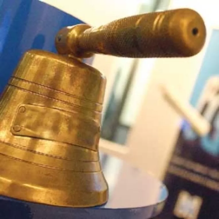 Cutremurul bursier de la Tokyo se resimte dur la Bucuresti