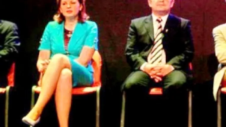 Daca va castiga colegiul nr. 9 din Cluj: Boc o va inlocui pe Roberta la sefia Camerei Deputatilor